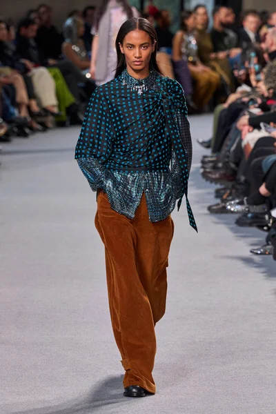 Look 13